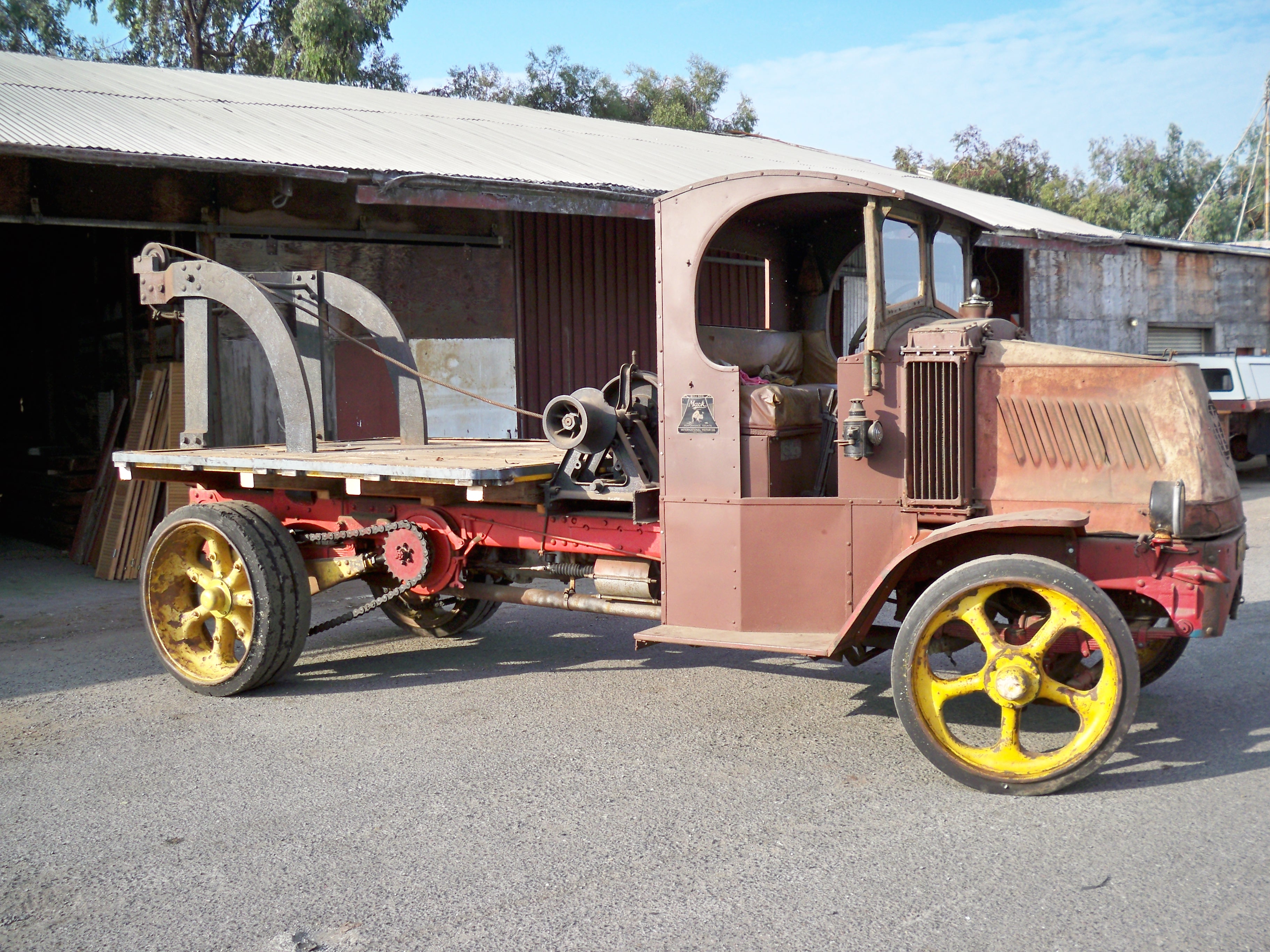 1925Macktowtruck003.jpg